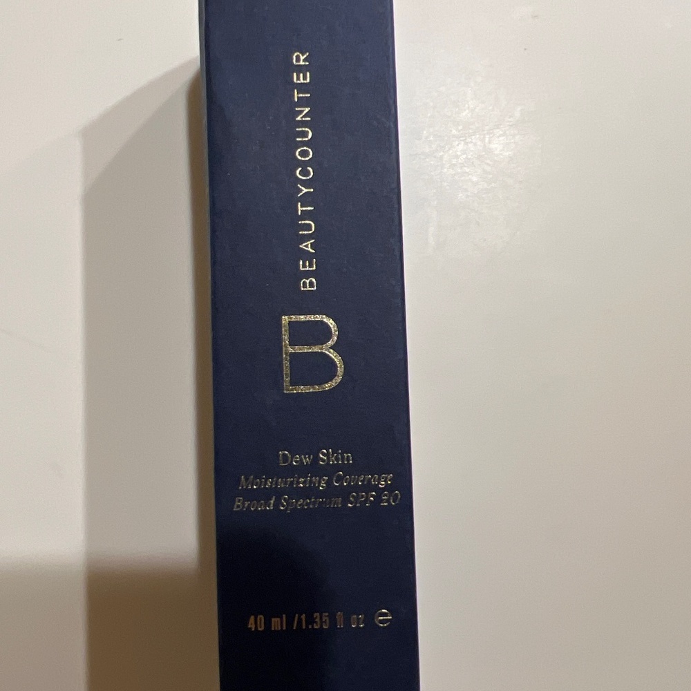 NIB Beautycounter Dew Skin Tinted Moisturizer No. 5 Tan Neutral Exp 05/2022